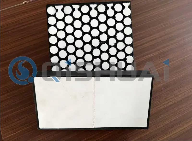 Rivestimenti in acciaio incorporati in gomma ceramica: soluzione premium resistente all'usura per il trasporto di materiali sfusi